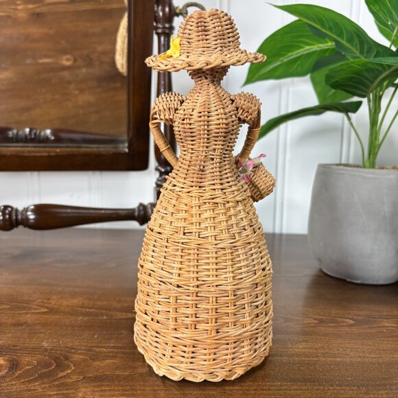 Vintage Wicker Lady Figurine Woven Basket Doll with Hat and Flowers Boho Decor - Picture 4 of 14